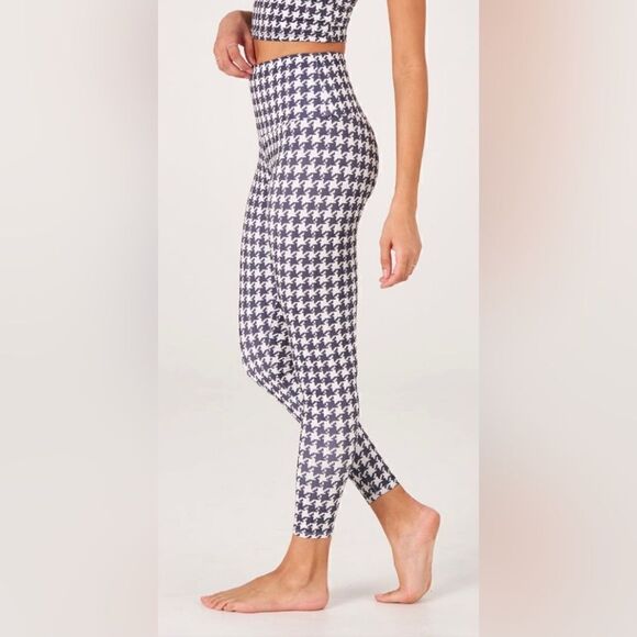 Onzie HIGH RISE MIDI LEGGING – HOUNDSTOOTH - Picture 2 of 9